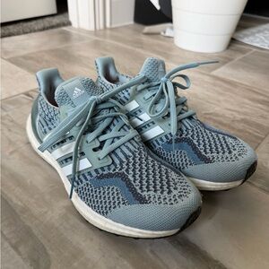 Adidas UltraBoost 5.0 DNA Blue Size 6.5 Magic Grey, Cloud White, and Shadow Navy